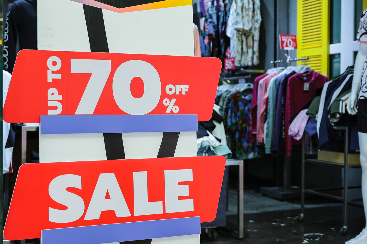 A picture of a printed discount sale sign